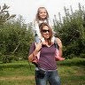 Meet your Posher, Hilary